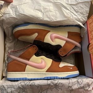 Nike x Social Status dunk mid.